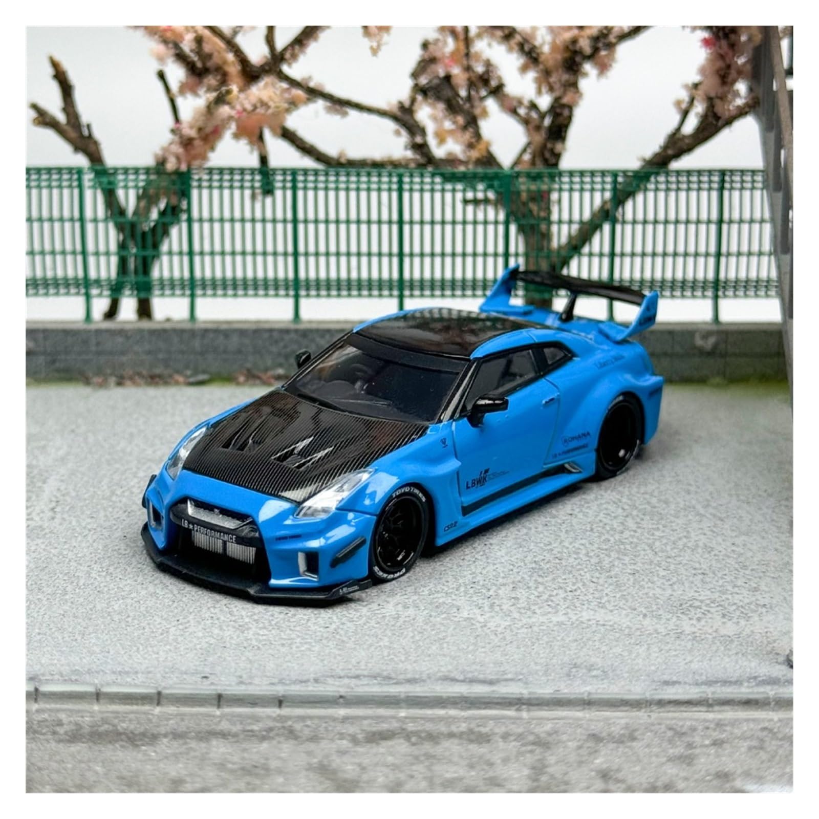 Amazon | ミニカーモデル 1:64スケール 日産GT-R R35 ダイキャスト合金